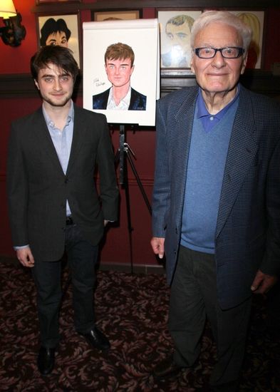 Photo Coverage: EQUUS Star Daniel Radcliffe's Caricature Unveiled at Sardi's — photo 10 of 31