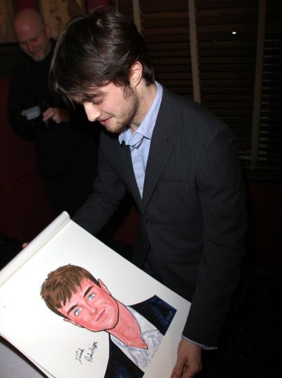 Photo Coverage: EQUUS Star Daniel Radcliffe's Caricature Unveiled at Sardi's — photo 20 of 31