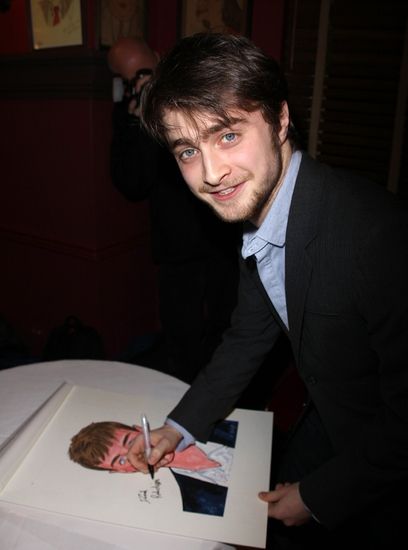 Photo Coverage: EQUUS Star Daniel Radcliffe's Caricature Unveiled at Sardi's — photo 19 of 31