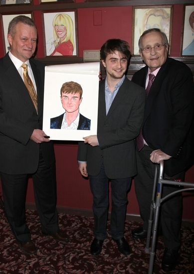 Photo Coverage: EQUUS Star Daniel Radcliffe's Caricature Unveiled at Sardi's — photo 8 of 31