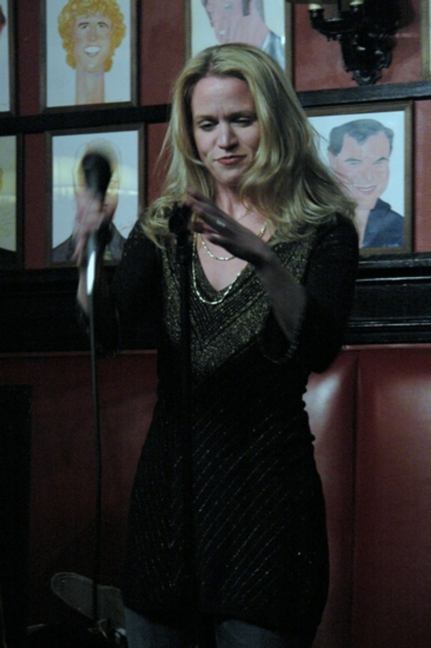 Photo Coverage: James Barbour Sings 'LOVE SONGS' at Sardi's  Image