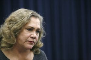 Kathleen Turner Photo