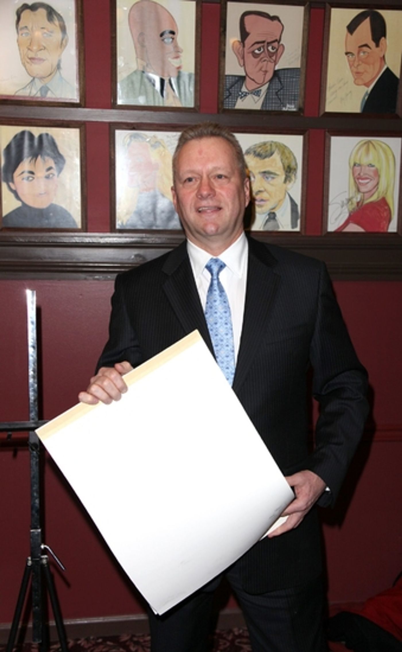 Photo Coverage: Danny Burstein Joins Sardi's Wall of Fame  Image