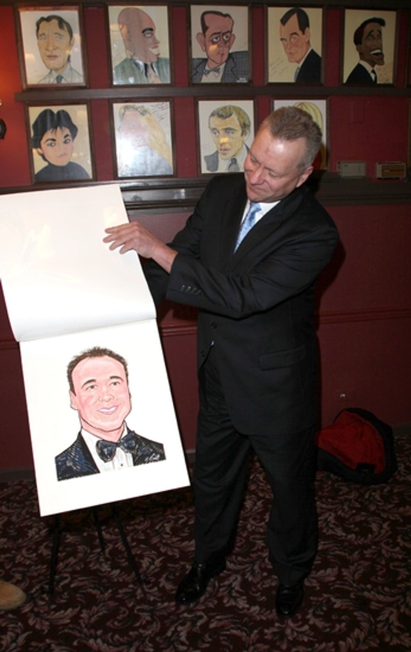 Photo Coverage: Danny Burstein Joins Sardi's Wall of Fame  Image