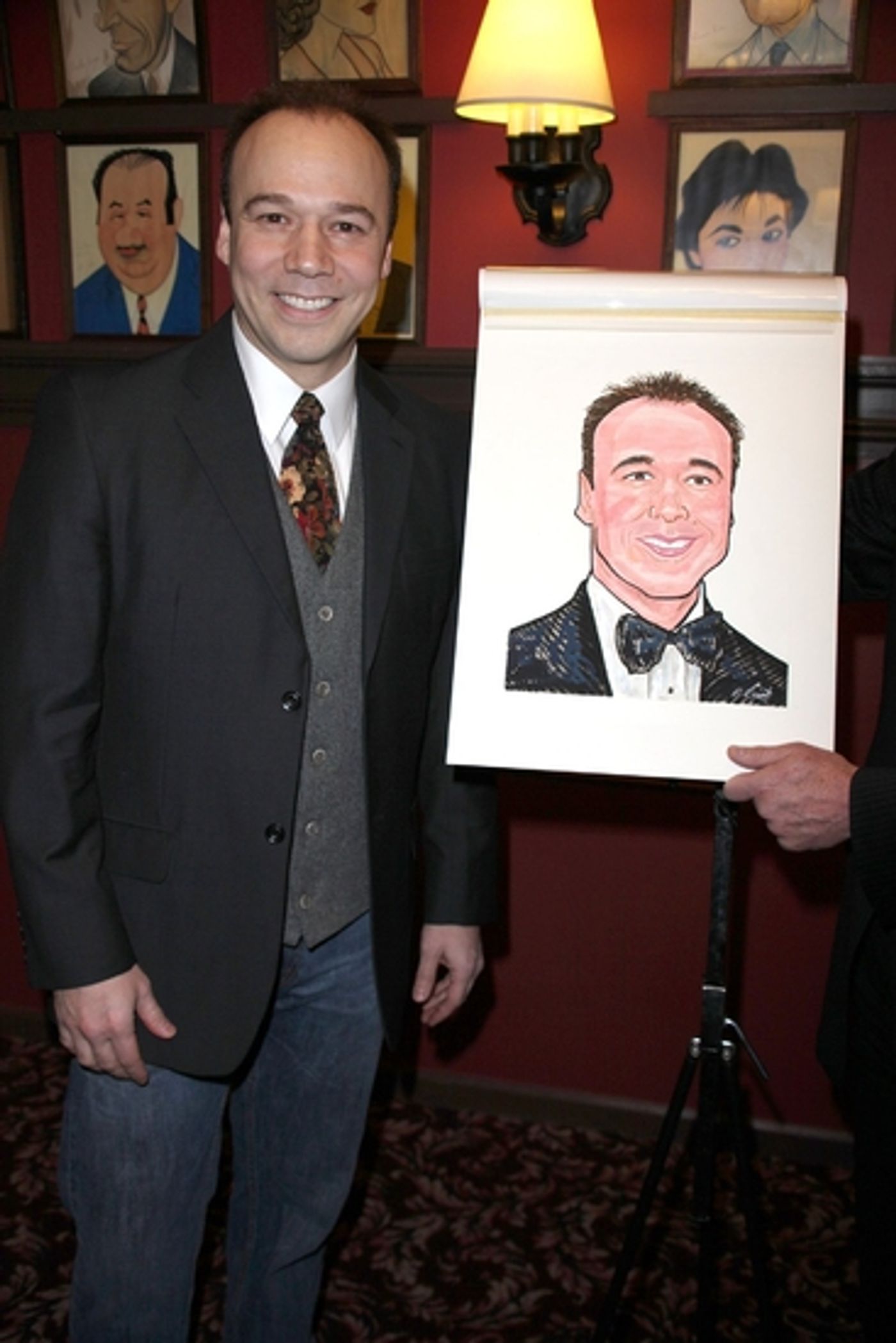 Photo Coverage: Danny Burstein Joins Sardi's Wall of Fame  Image