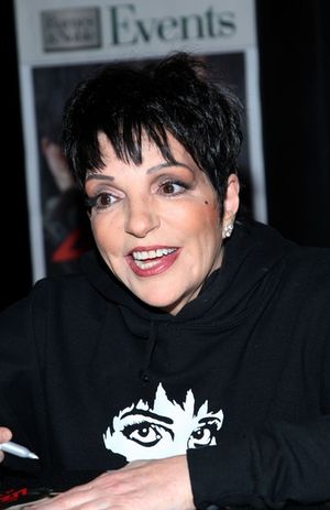 Liza Minnelli brings the magic to Barnes & Noble Lincoln Square Photo