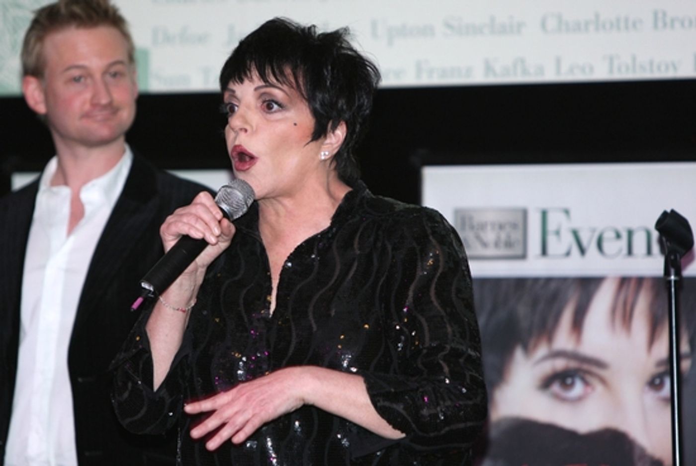 Photo Coverage: LIZA'S at... Barnes & Noble!  Image