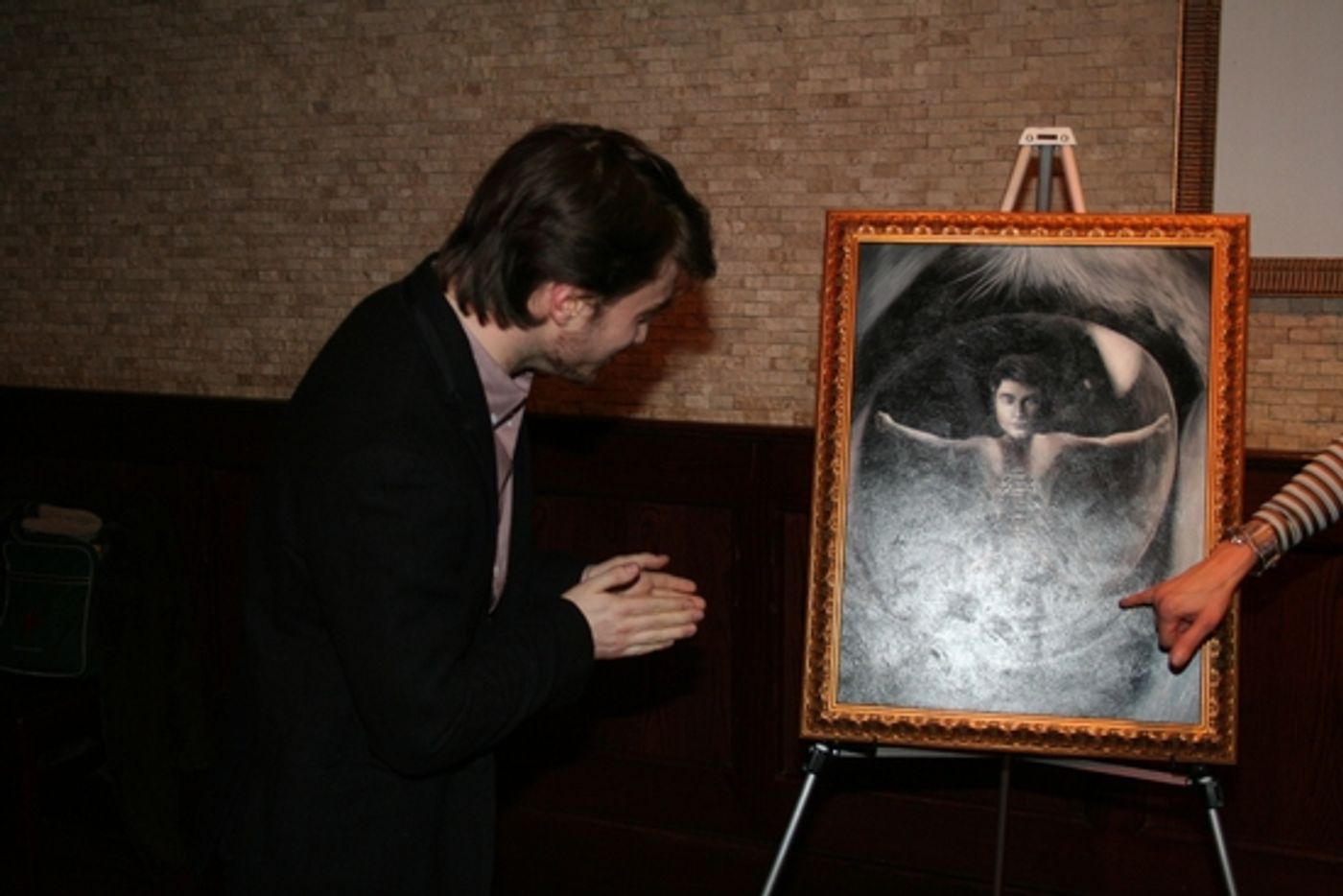 Photo Coverage: EQUUS Star Daniel Radcliffe's Portrait Unveiled at Tony's DiNapoli  Image