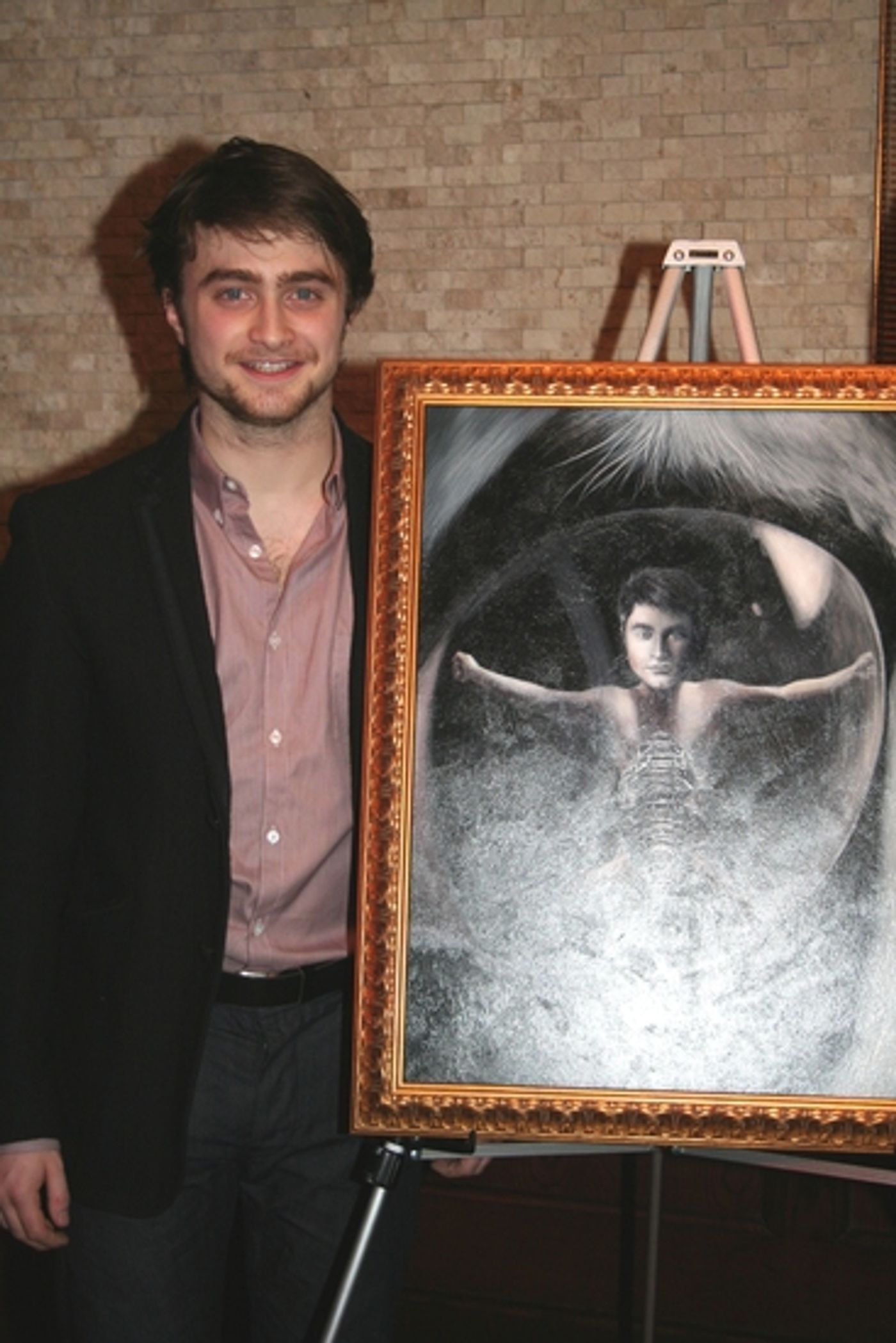 Photo Coverage: EQUUS Star Daniel Radcliffe's Portrait Unveiled at Tony's DiNapoli  Image