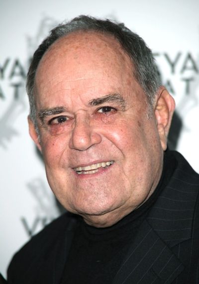Laurence Luckinbill

 Photo