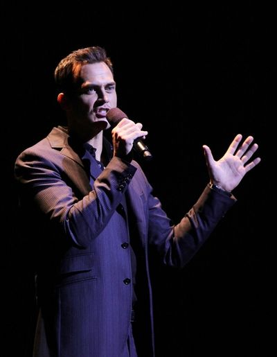 Cheyenne Jackson

 Photo