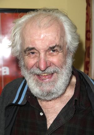 Louis Zorich

 Photo