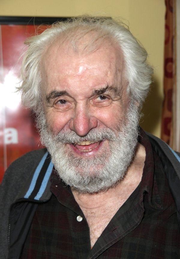 Louis Zorich

 Photo