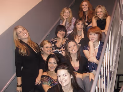 Katie Thompson and the cast at Birdland Photo