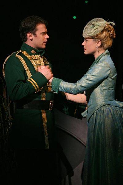 Nicolas Dromard as Fiyero and Kendra Kassebaum as Glinda Photo
