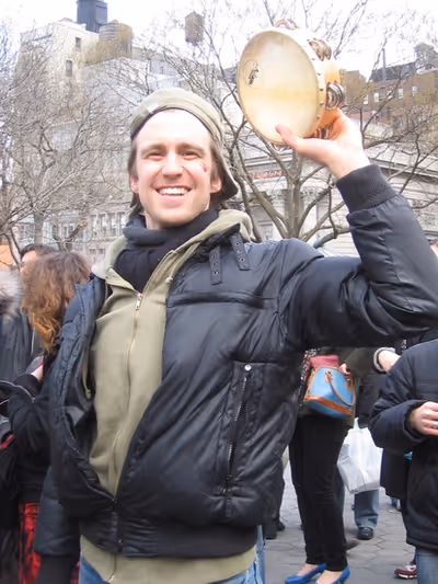 Gavin Creel "shakes it" in Union Square Photo