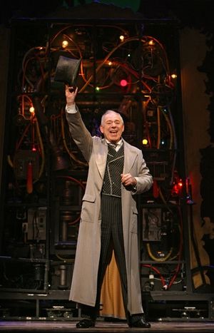 Lenny Wolpe as The Wizard Photo