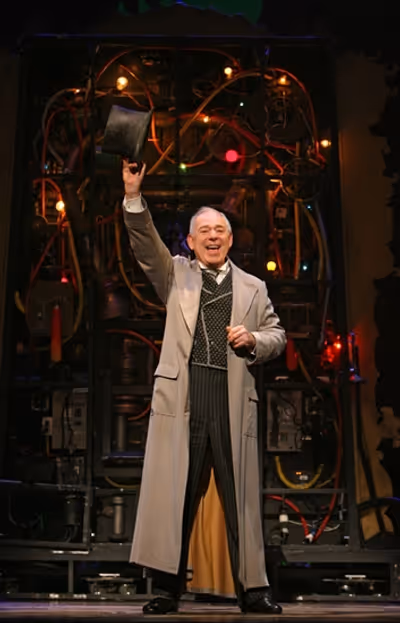 Lenny Wolpe as The Wizard Photo