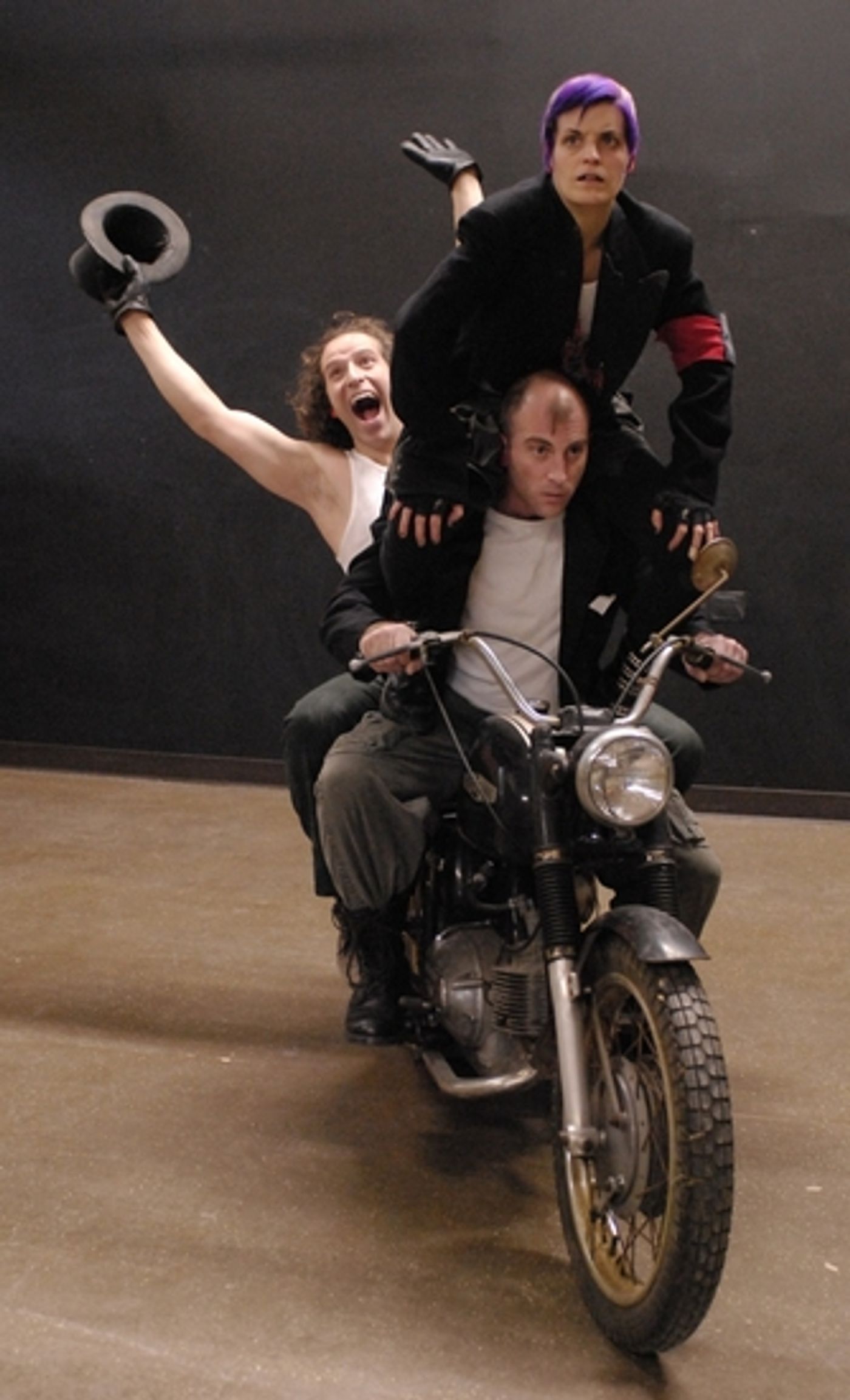 Photo Flash: 500 Clown and the Elephant Deal: Cabaret Eve Photo Flash: 500 Clown and the Elephant Deal: Cabaret Eve Image