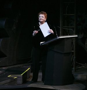 Carole Shelley

 Photo