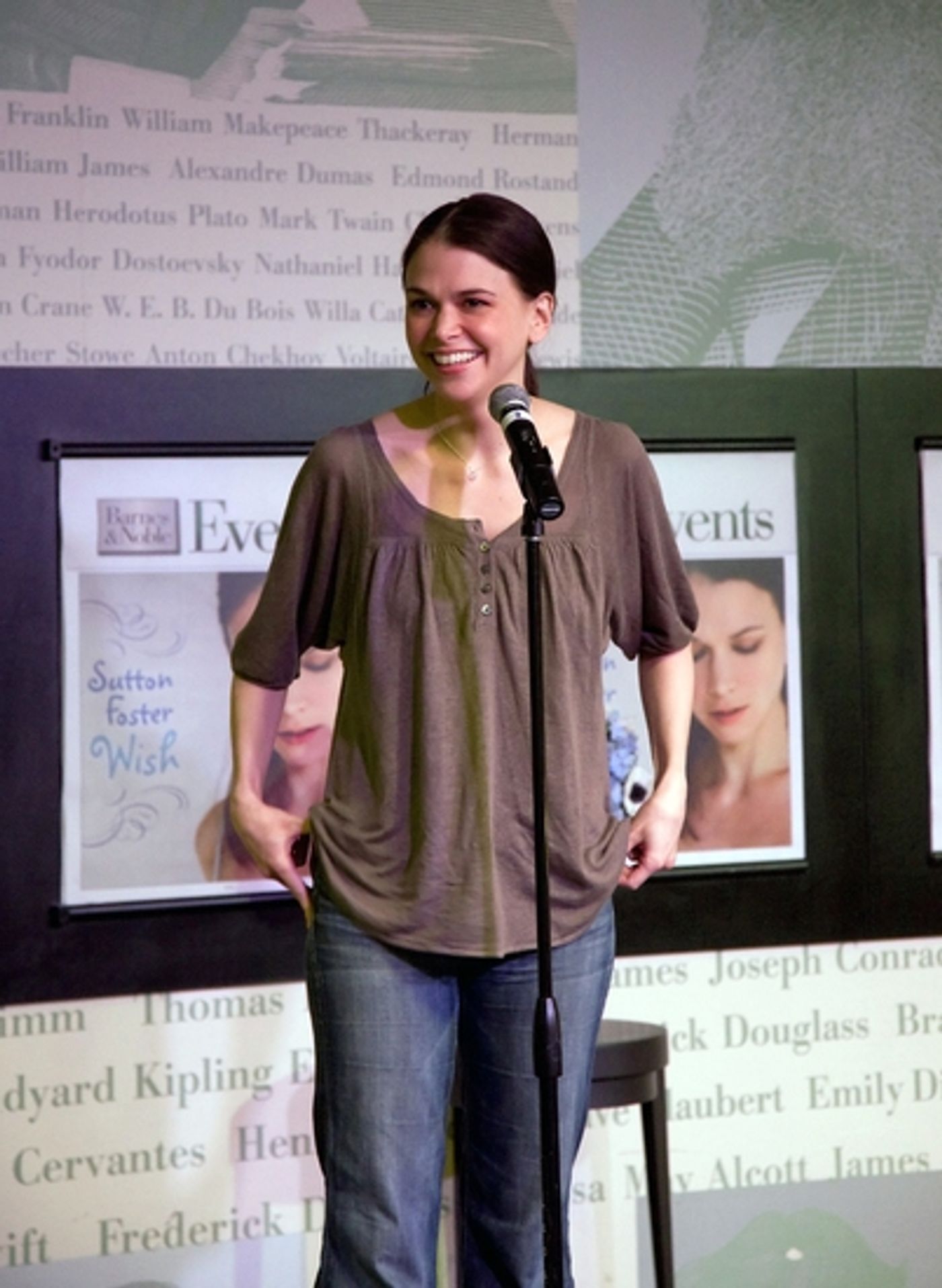 Photo Coverage: Sutton Foster Brings 'WISH' to Barnes & Noble  Image