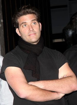 Craig Bierko

 Photo