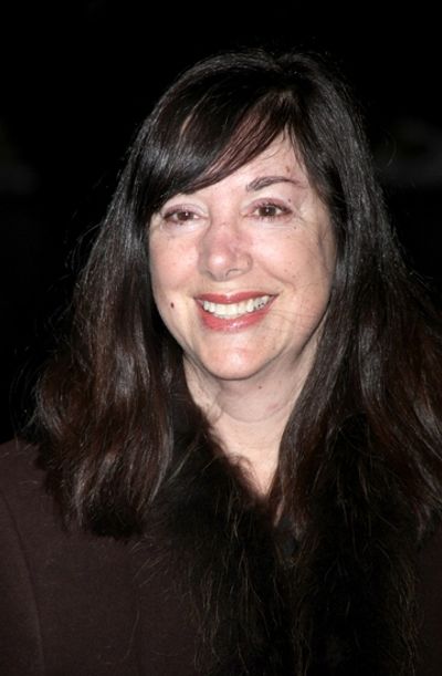 Lisa Loomer

 Photo