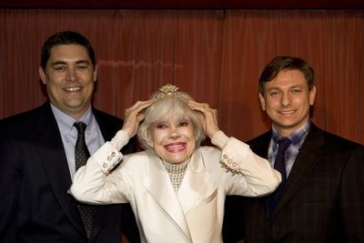 AFA Exec Dir Terry Goddard and Bidz President Leon Kuperman with Carol Channing and t Photo