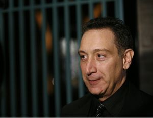 Moises Kaufman

 Photo