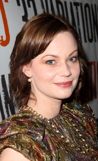 Samantha Mathis Photo