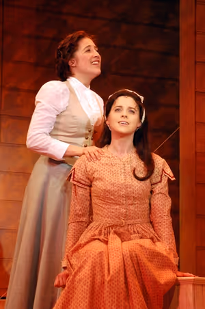 Sara Sheperd and Amber Ward Photo
