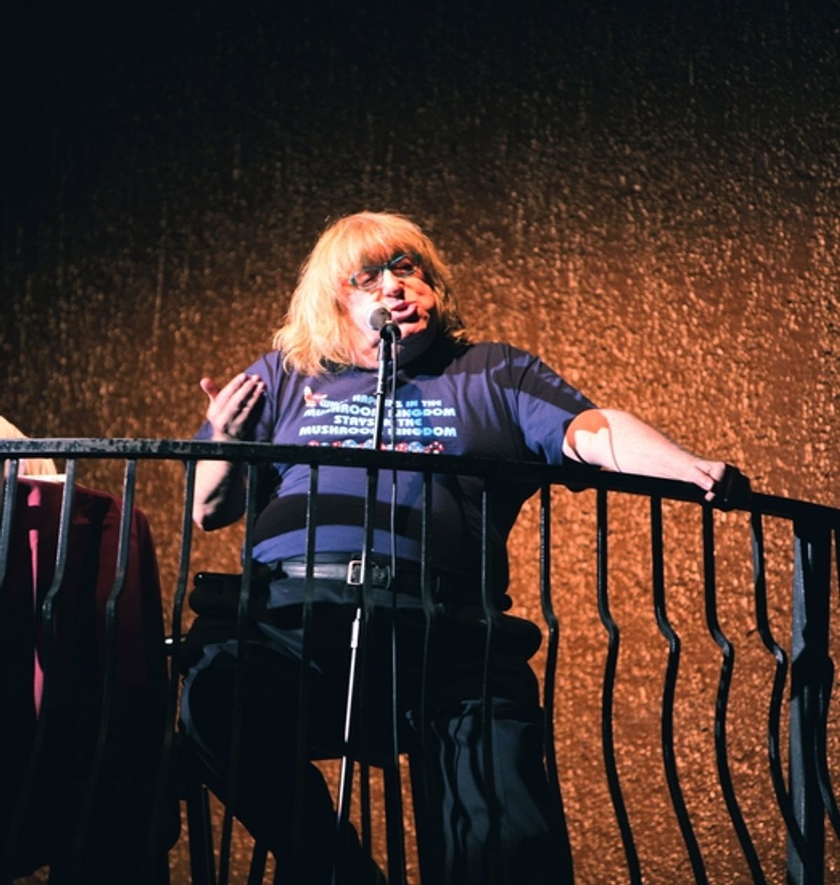 Bruce Vilanch supplies Color Commentary at 