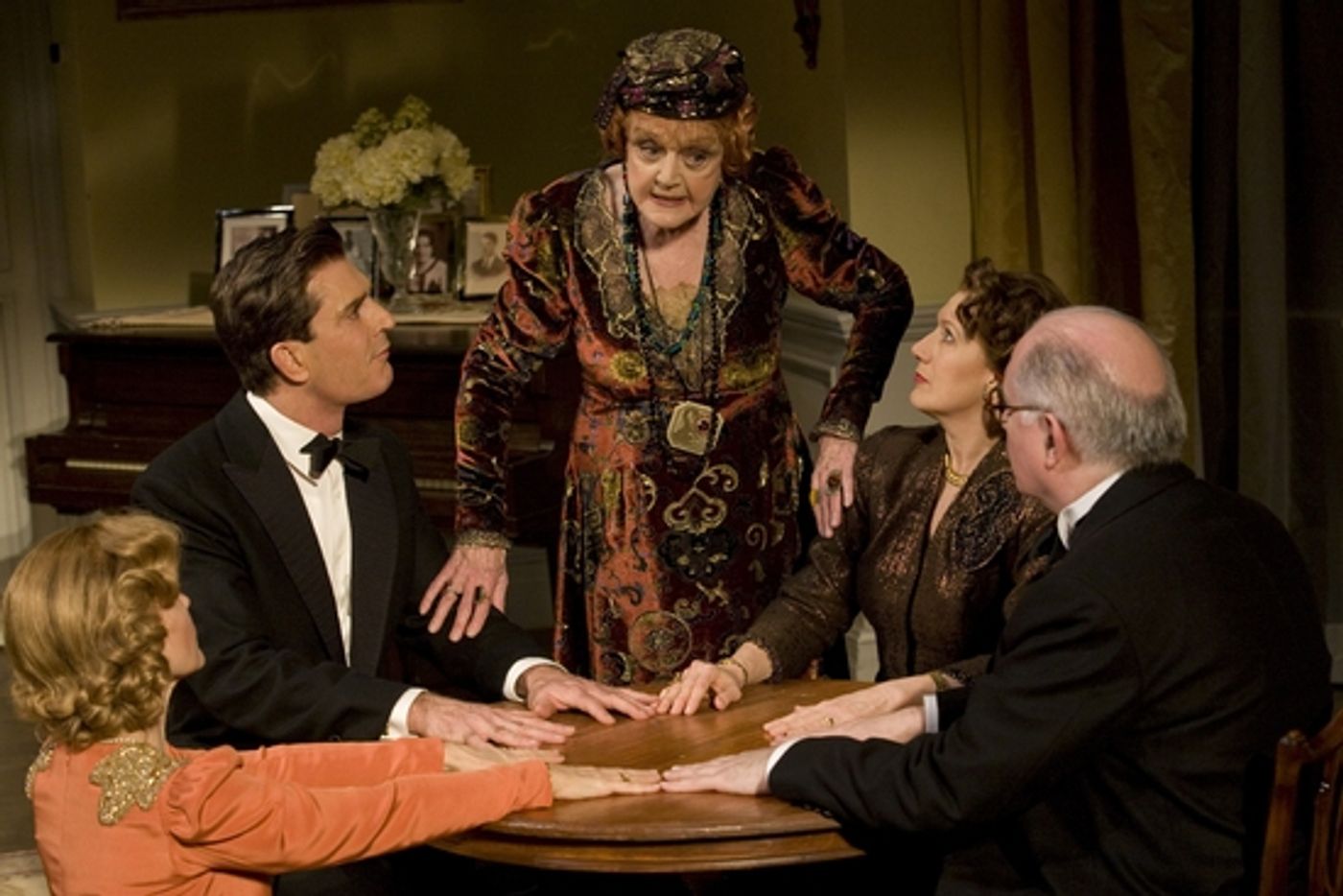 Photo Flash: BLITHE SPIRIT at the Shubert Theatre Photo Flash: BLITHE SPIRIT at the Shubert Theatre Image