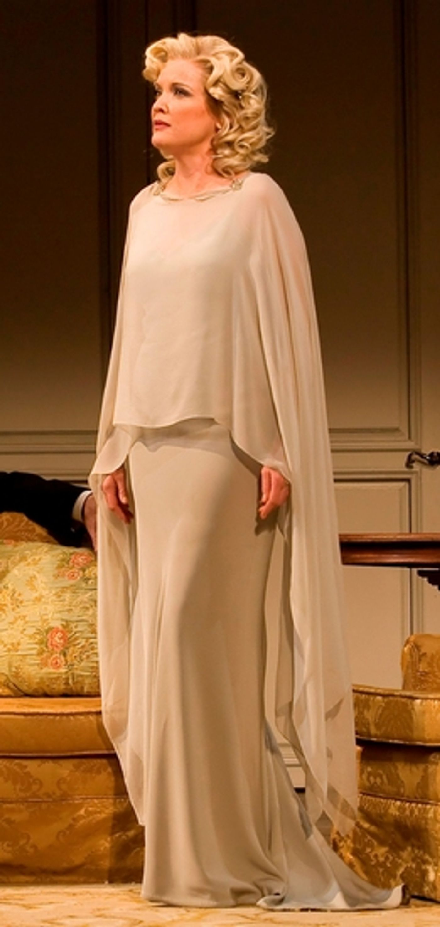 Photo Flash: BLITHE SPIRIT at the Shubert Theatre  Image