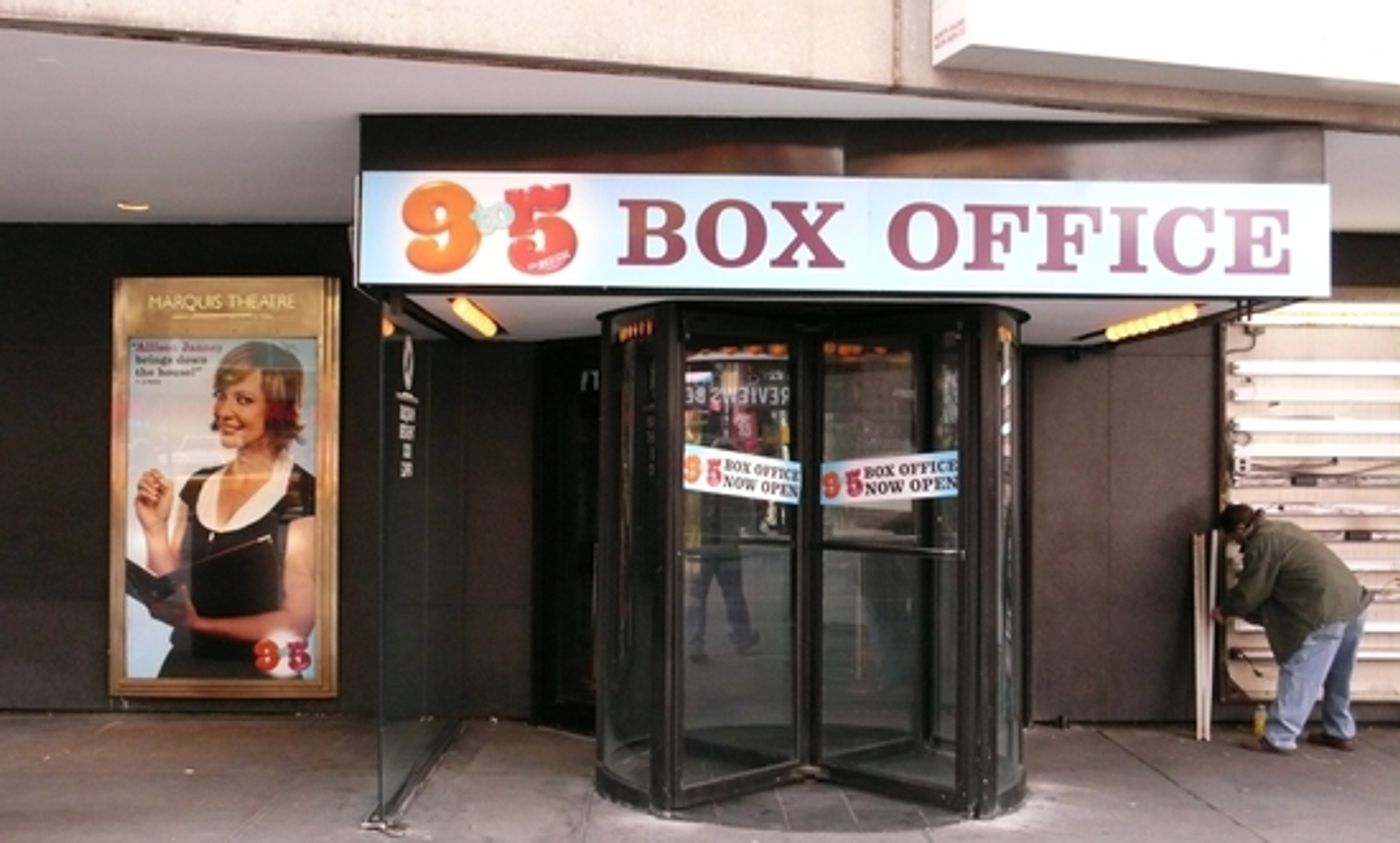 Photo Coverage: ' 9 To 5 - THE MUSICAL' Marquee at the Marquis!  Image