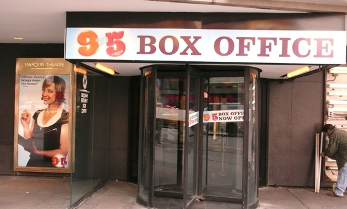 Photo Coverage: ' 9 To 5 - THE MUSICAL' Marquee at the Marquis!  Image