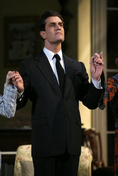 Rupert Everett

 Photo