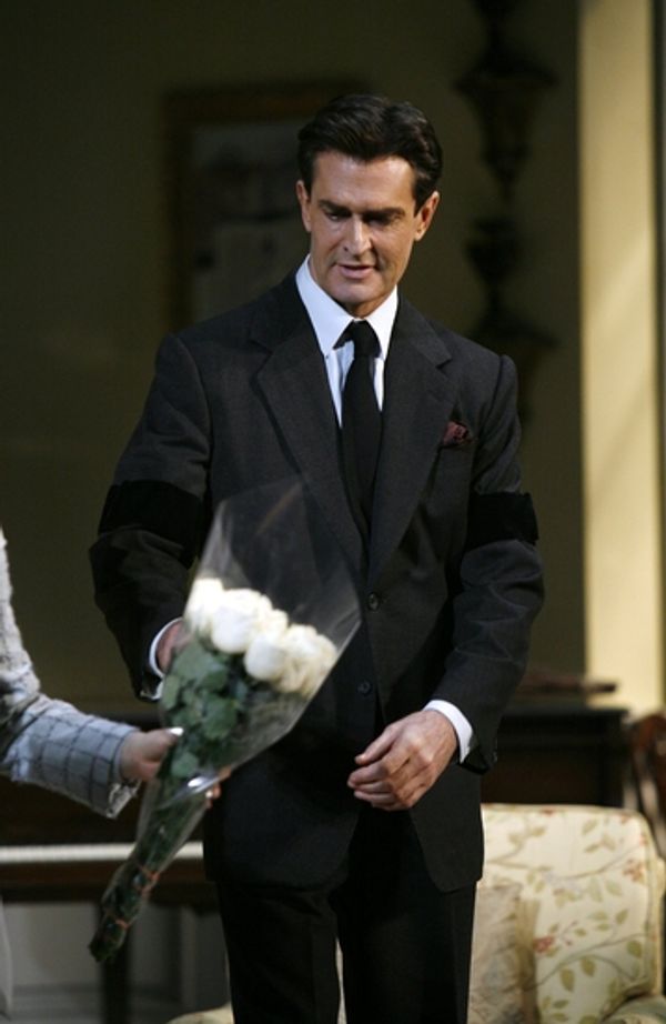 Rupert Everett

 Photo