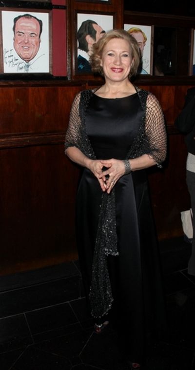 Jayne Atkinson

 Photo