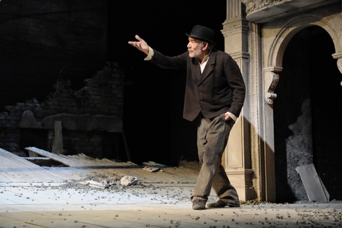 Photo Flash: WAITING FOR GODOT at Royal Haymarket  Image