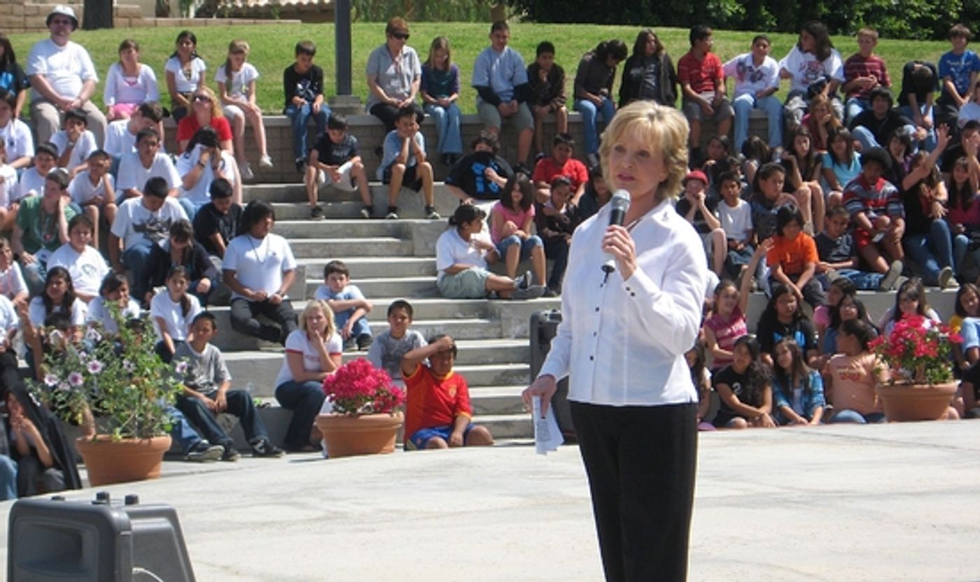 Photo Flash: Florence Henderson Visits La Quinta Middle School  Image