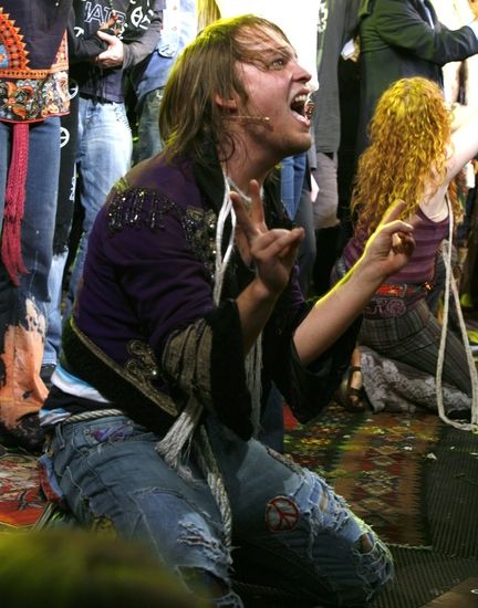 Photos: 'The Sun Shines In' HAIR Returns to Broadway - Opening Curtain Call! — photo 30 of 65