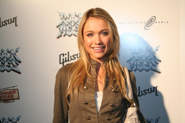 Katrina Bowden Photo