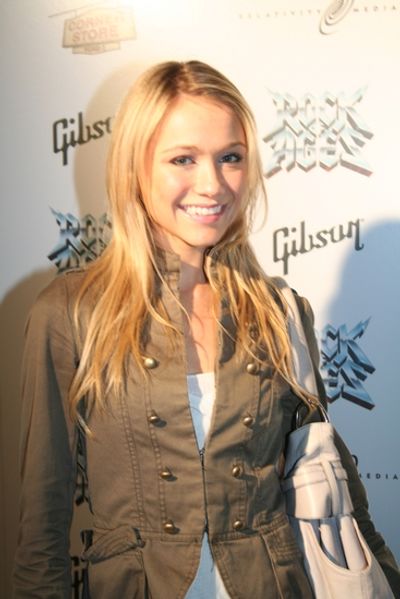 Katrina Bowden Photo