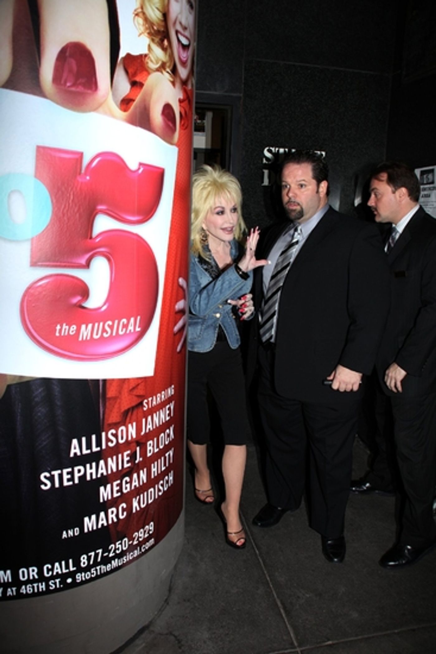 Photo Coverage: Dolly Parton Surprises The Fans At '9 To 5: THE MUSICAL'  Image
