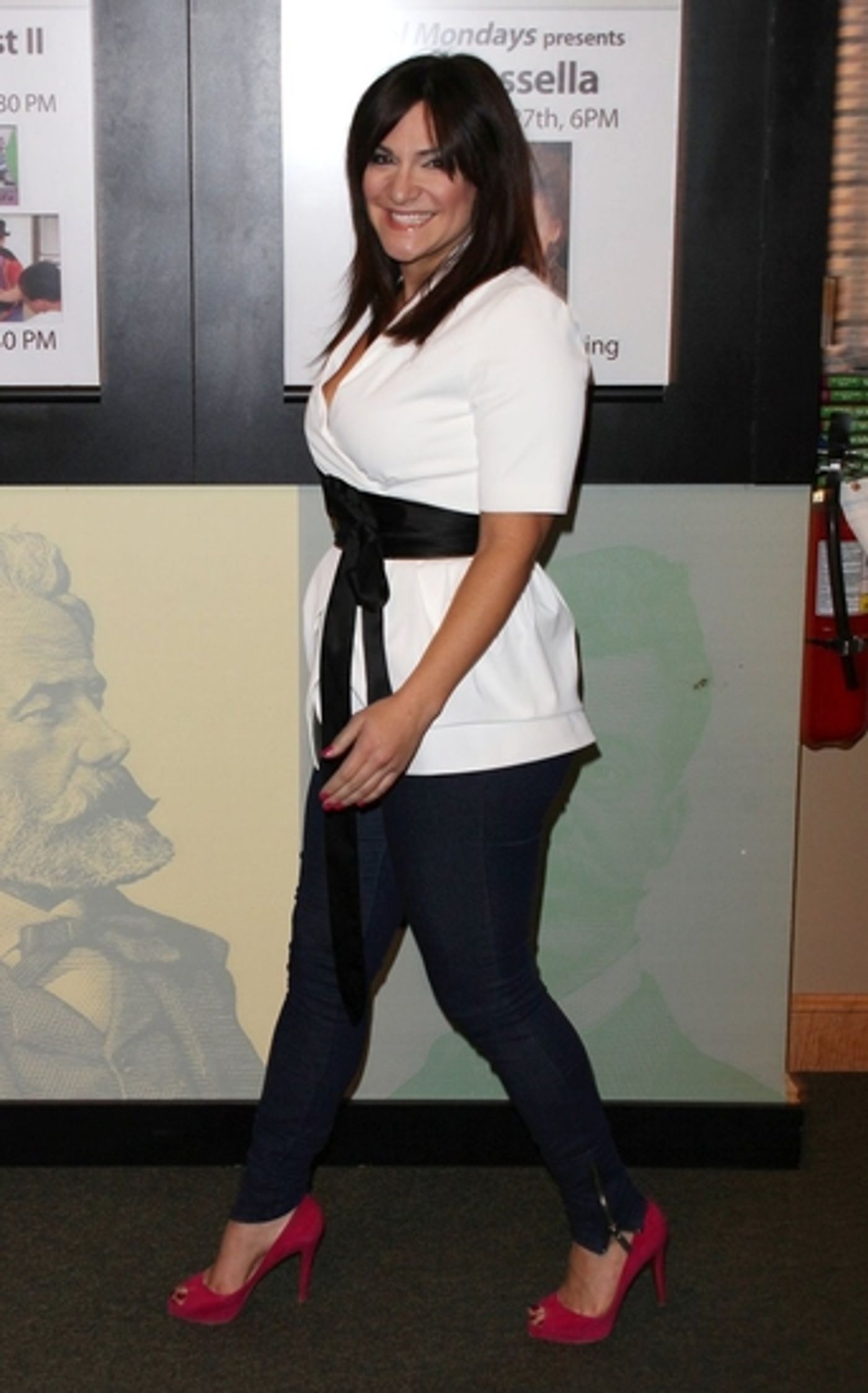 Photo Coverage: Shoshana Bean Sings 'SUPERHERO' at Barnes & Noble  Image