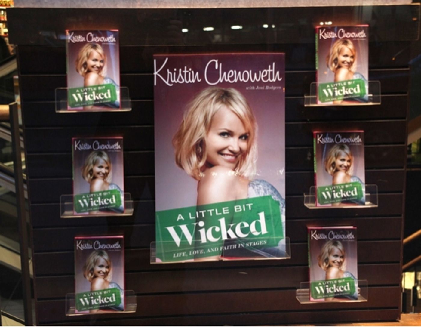 Photo Coverage: Kristin Chenoweth Brings 'A LITTLE BIT WICKED' to Lincoln Triangle Barnes & Noble Photo Coverage: Kristin Chenoweth Brings 'A LITTLE BIT WICKED' to Lincoln Triangle Barnes & Noble Image