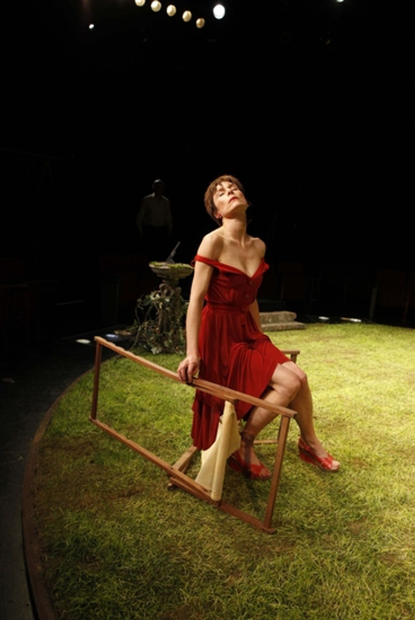 Photo Flash: 'THE NORMAN CONQUESTS: ROUND AND ROUND THE GARDEN'  Image