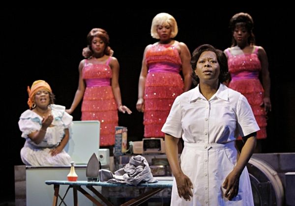 Jamecia Bennett, Felicia Boswell, Aurelia Williams and Lynnea Doublette and Greta Ogl Photo