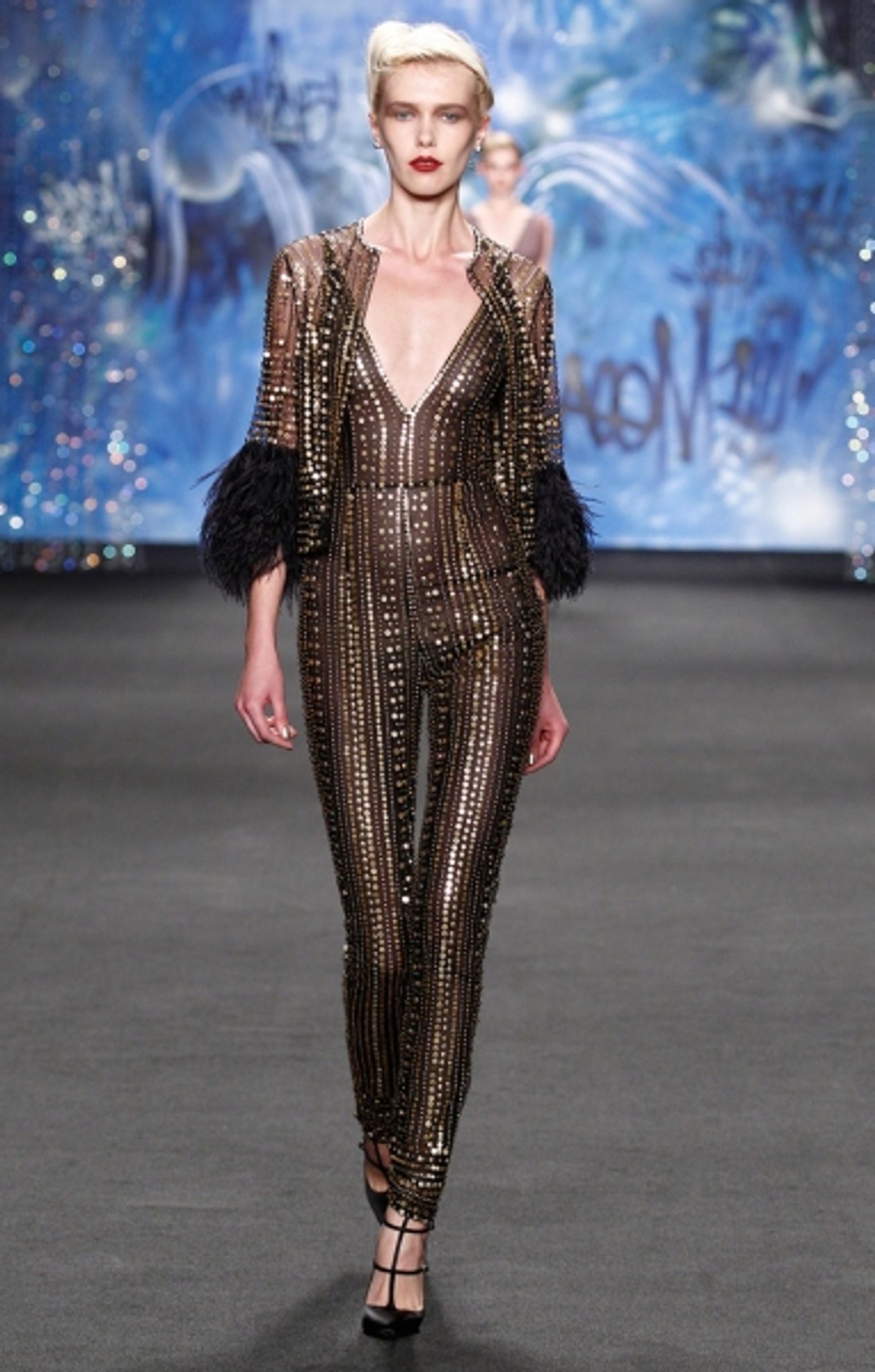 Photo Flash: Sneak Peek at Naeem Khan's Designs, on Display at The Globe Guilders' 2015 Fashion Show  Image